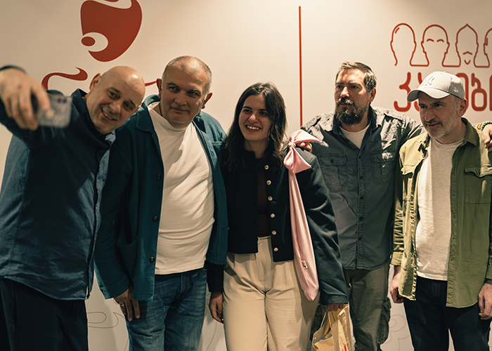 იგრილლავე კაცები - სიცილისა და საჩუქრების დღე