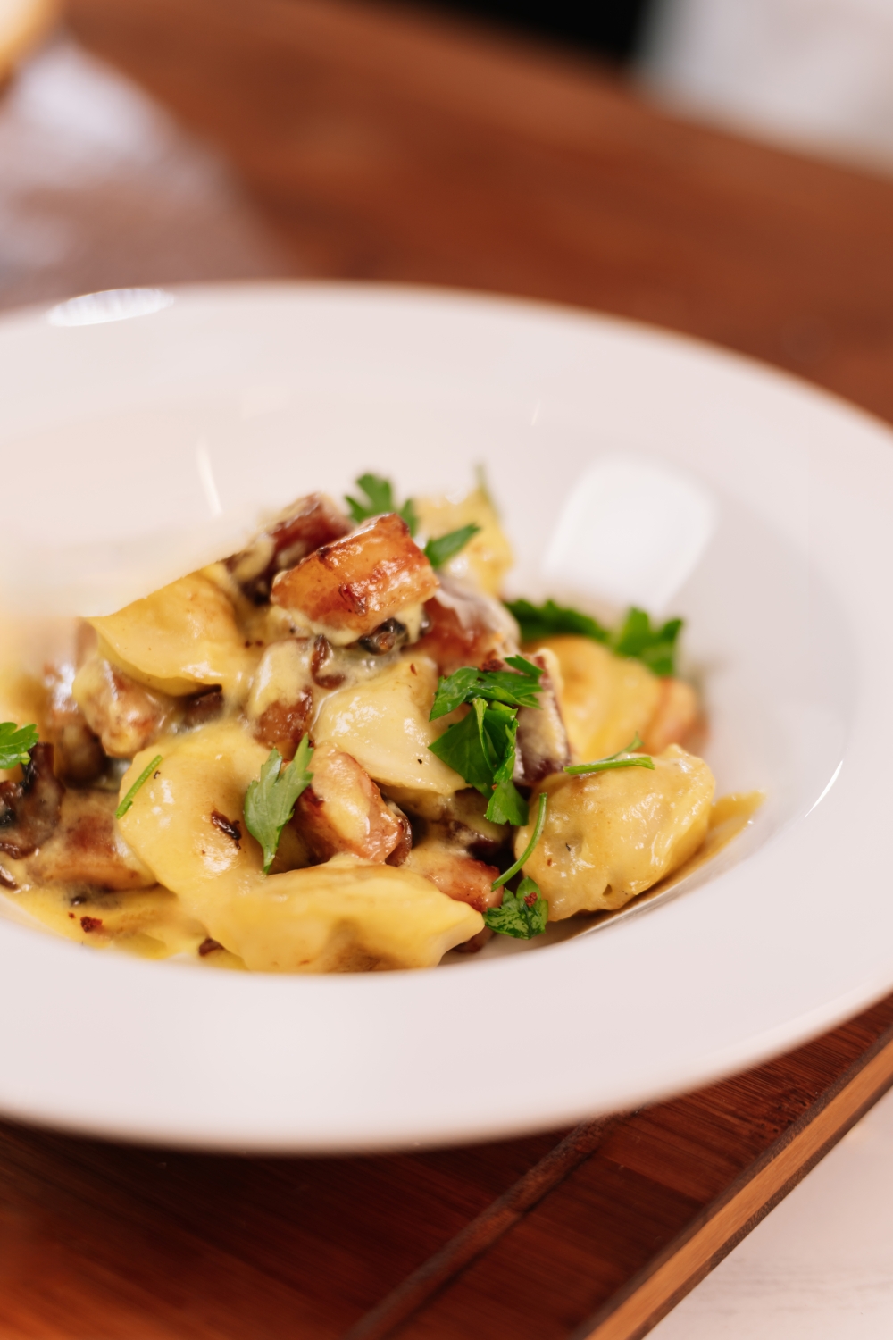 ხორცის პელმენი კარბონარას სოუსით