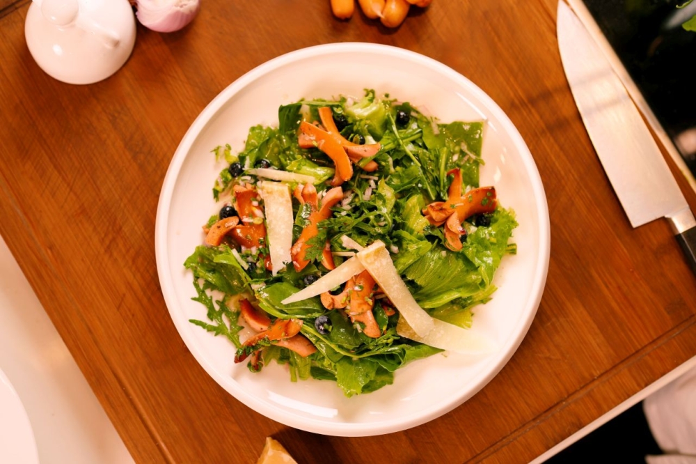 სალათი სოსისებით “ქომაგი” და “ივერია სპეცი”