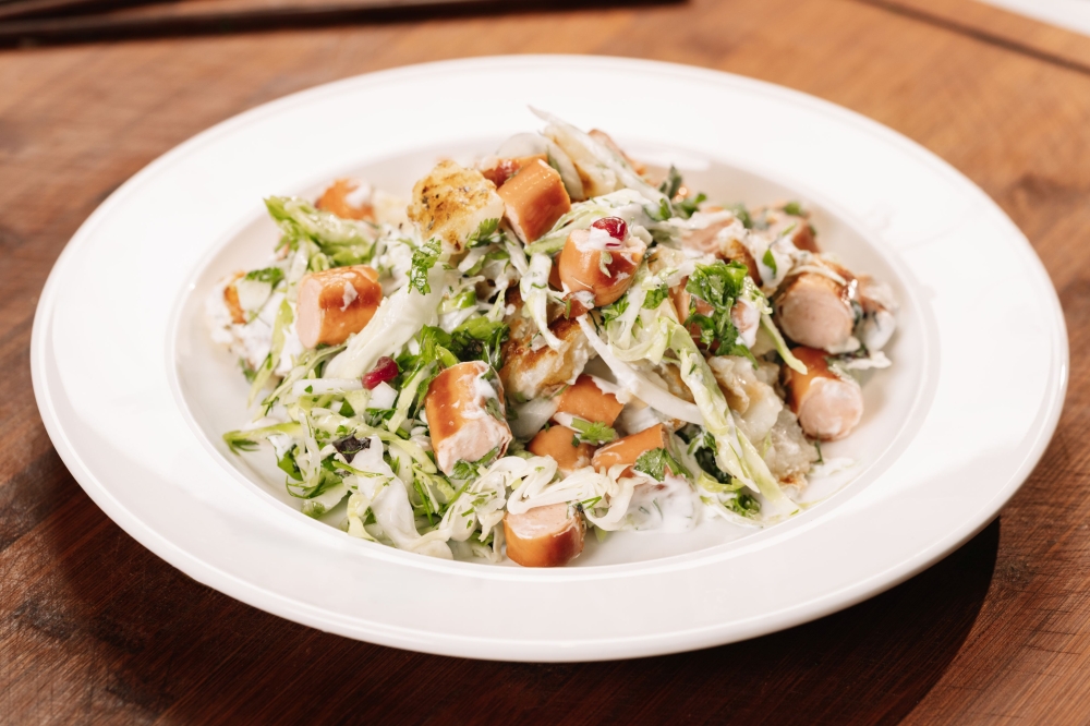 სოსისი სალათთან ერთად