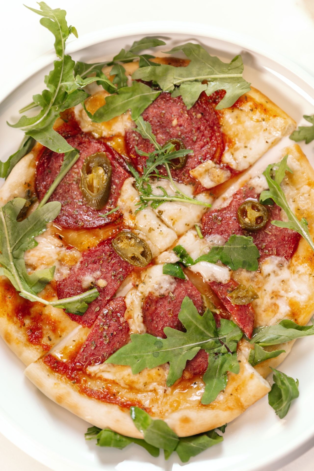 პიცა ნედლად შებოლილი სალიამით